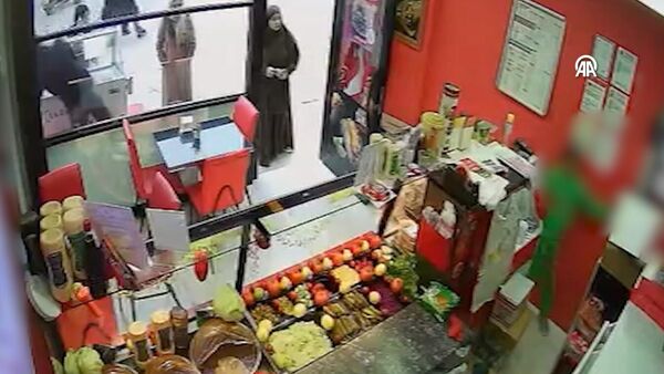 Bursa'da 2 kadın bir çocuğa hırsızlık yaptırdı: Güvenlik kamerası görüntüleri ortaya çıktı - Sputnik Türkiye