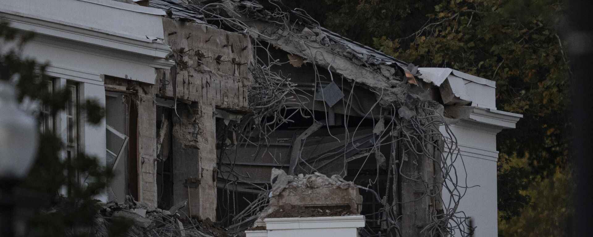 Beyaz Saray'da 200 milyon dolarlık yeni balo salonu inşası başladı - Sputnik Türkiye, 1920, 21.10.2025