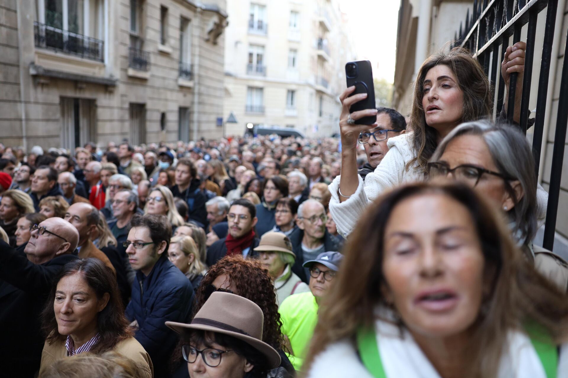 Eski Fransa Cumhurbaşkanı Nicolas Sarkozy hapse girdi - Sputnik Türkiye, 1920, 21.10.2025