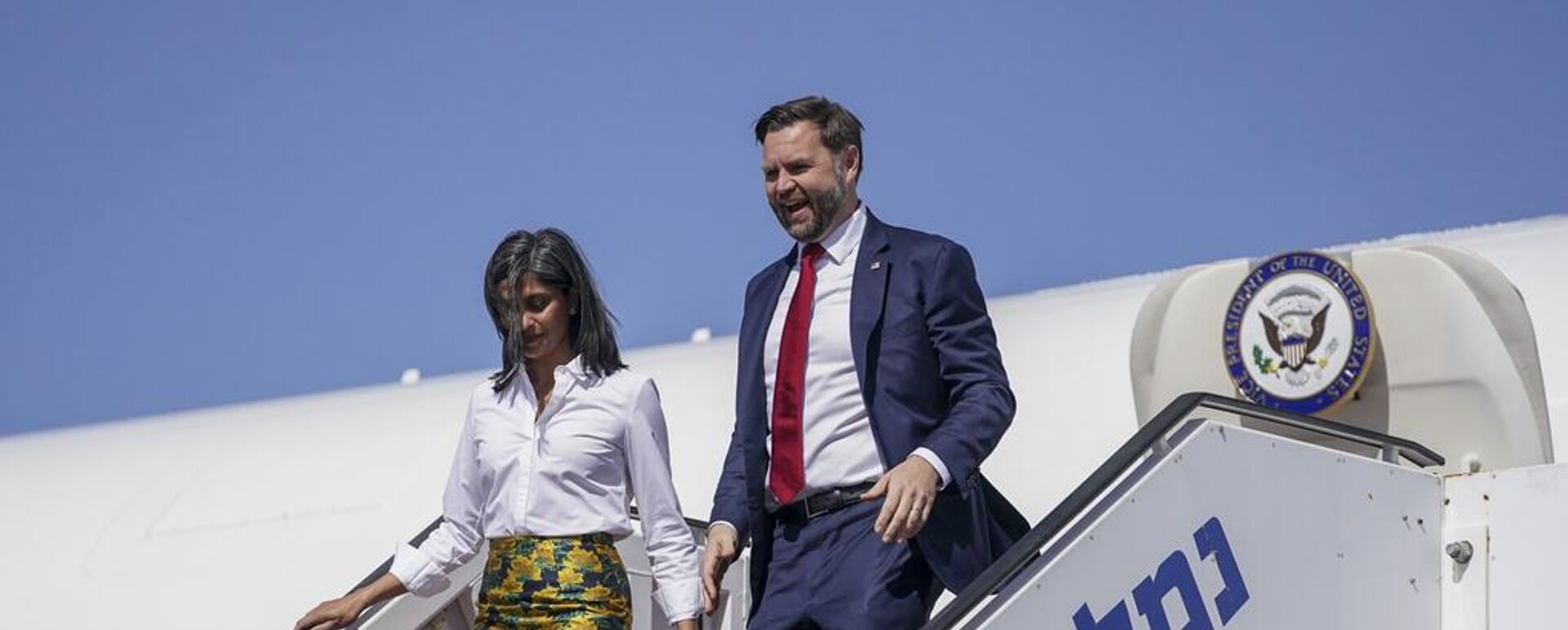 JD Vance ve eşi Usha Vance İsrail Ben Gurion Havaıalanı'na iniş yaptı - Sputnik Türkiye, 1920, 21.10.2025