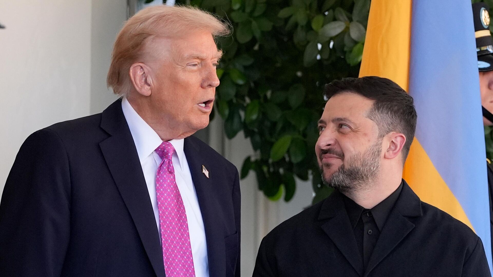 O presidente dos Estados Unidos, Donald Trump, recebeu o líder ucraniano Vladimir Zelensky na Casa Branca, em Washington, em outubro de 2025 O presidente dos Estados Unidos, Donald Trump, recebeu o líder ucraniano Vladimir Zelensky na Casa Branca, em Washington, em outubro de 2025 - Sputnik Türkiye, 1920, 21.10.2025