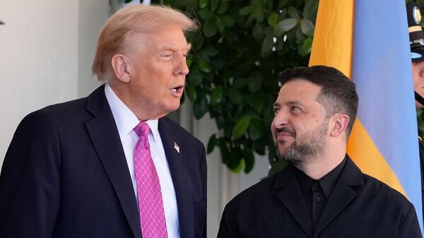 O presidente dos Estados Unidos, Donald Trump, recebeu o líder ucraniano Vladimir Zelensky na Casa Branca, em Washington, em outubro de 2025 - Sputnik Türkiye