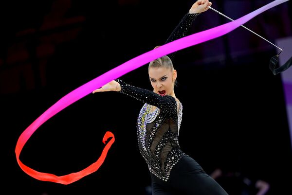 Finalde jimnastikçi Daria Grokhatova performans sergiledi. Finalde jimnastikçi Daria Grokhatova performans sergiledi. - Sputnik Türkiye