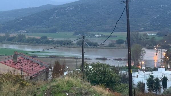 Gökçeada sağanağa teslim oldu:  5 ayrı yerde heyelan meydana geldi, ovalar su altında kaldı - Sputnik Türkiye