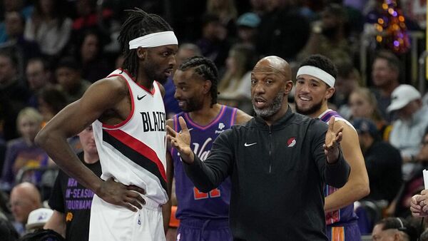 Trail Blazers forveti Jerami Grant ve koç Chauncey Billups - Sputnik Türkiye