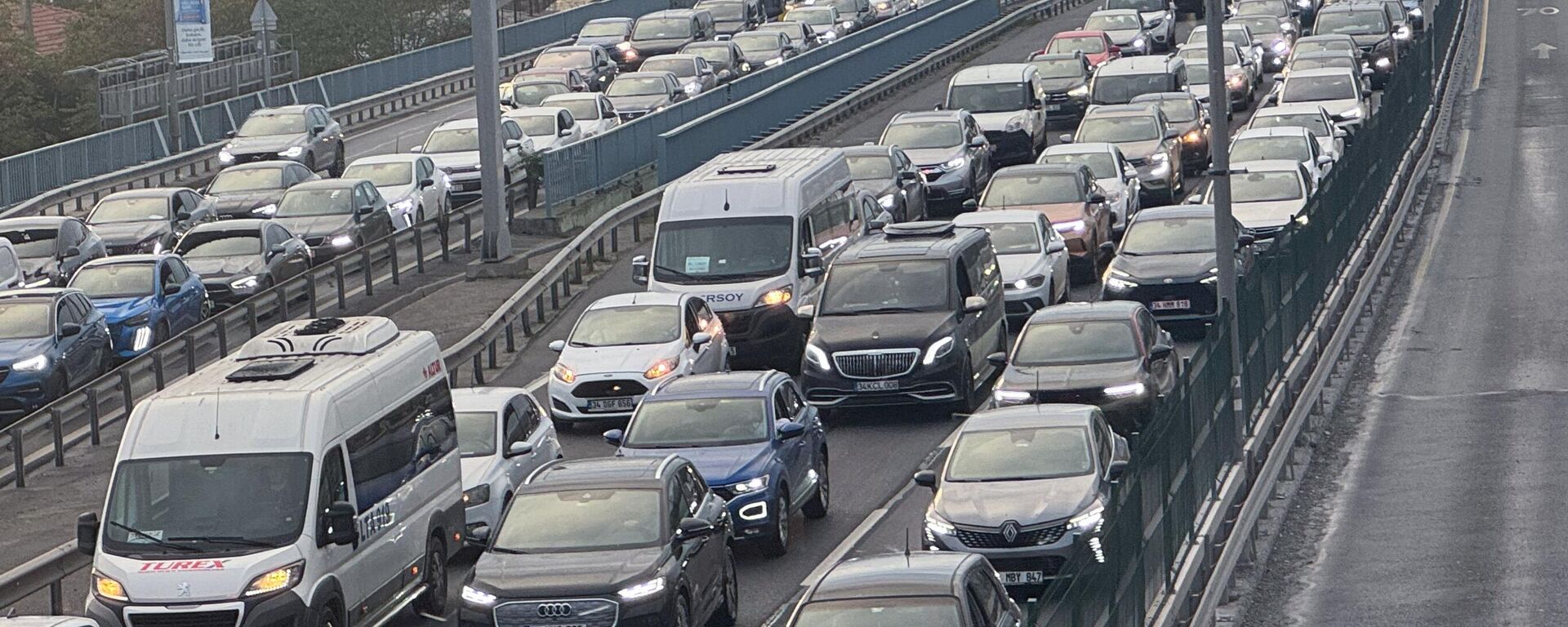 İstanbul trafik  - Sputnik Türkiye, 1920, 02.12.2025