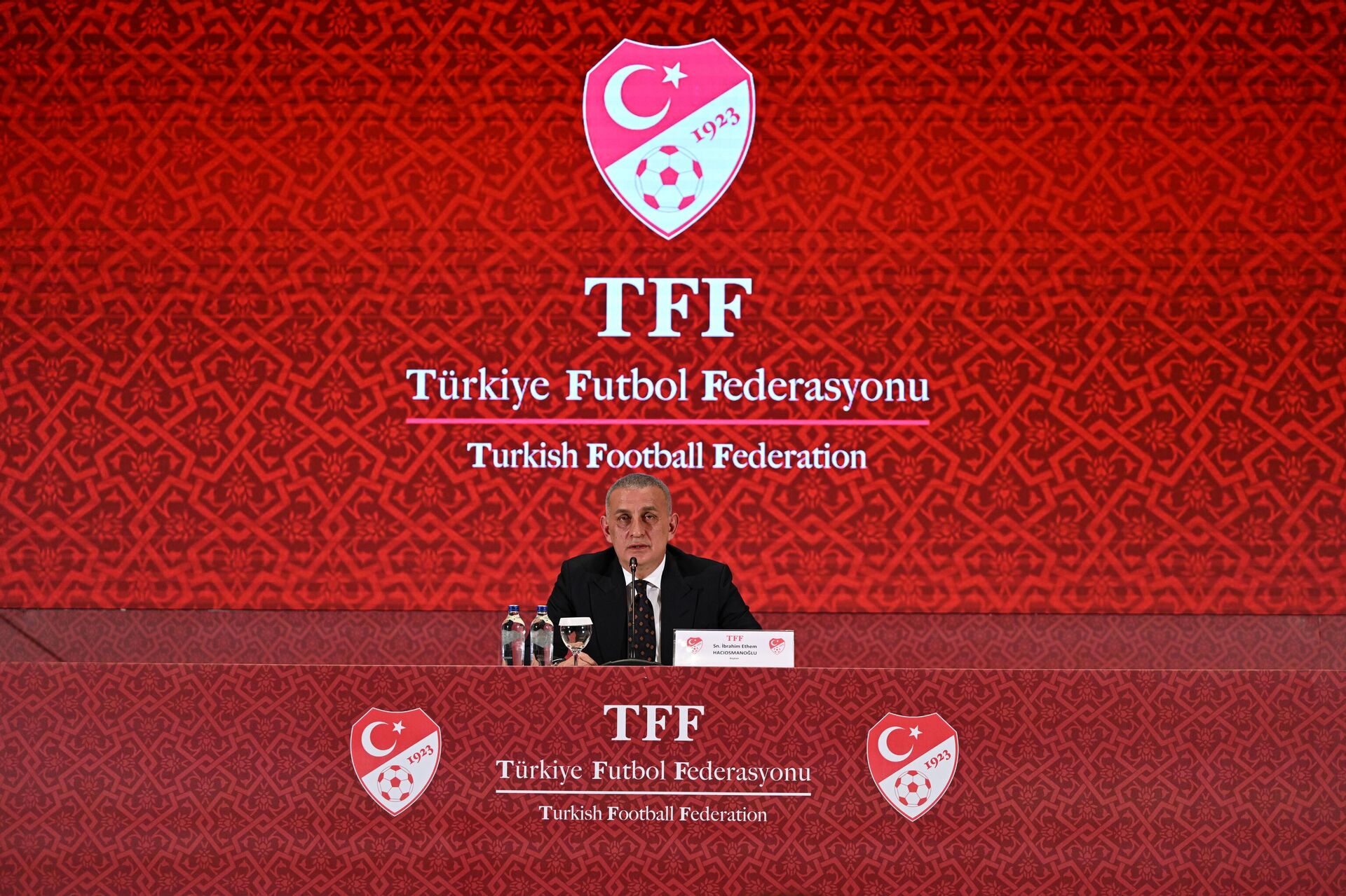 Türkiye Futbol Federasyonu Başkanı İbrahim Hacıosmanoğlu - Sputnik Türkiye, 1920, 27.10.2025