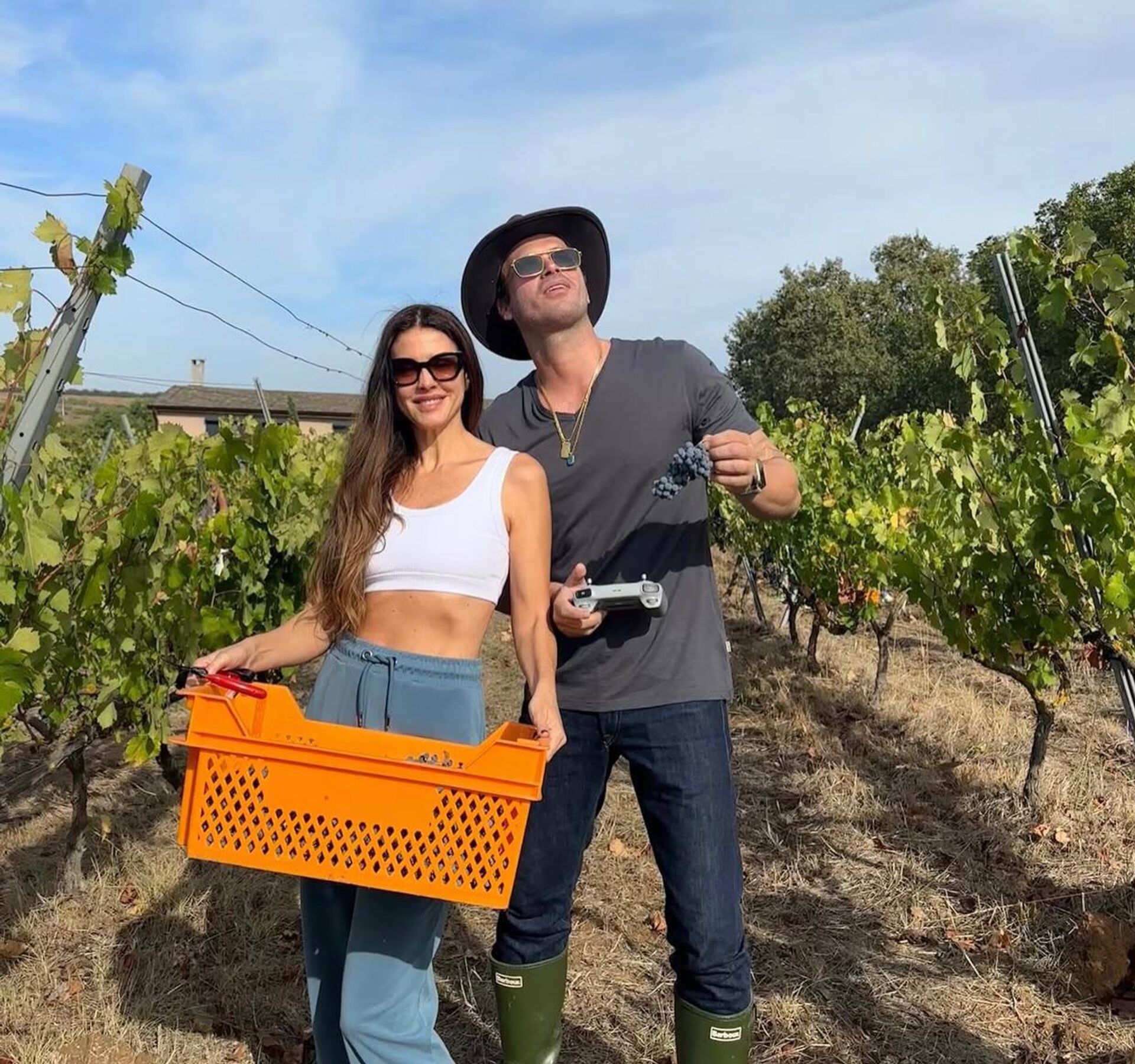 Kıvanç Tatlıtuğ sosyal medya  - Sputnik Türkiye, 1920, 27.10.2025