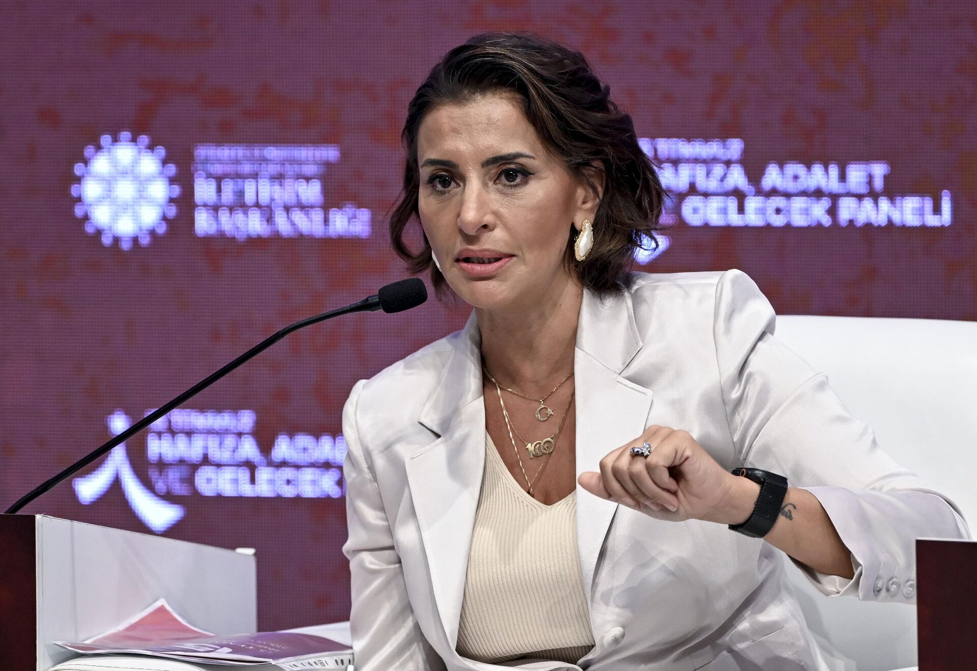 Hande Fırat - Sputnik Türkiye, 1920, 28.10.2025