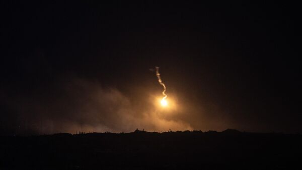 İsrail’in ateşkesi ihlal ederek Gazze Şeridi’ne gerçekleştirdiği saldırılar, Sderot sınır hattından görüntülendi - Sputnik Türkiye