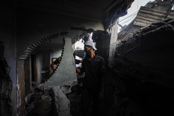 Öte yandan İsrail ordusu, Gazze’nin İsrail işgali altındaki Refah bölgesinde dün düzenlenen ve “Hamas tarafından gerçekleştirildiğini” iddia ettiği saldırıda, bir askerinin öldüğünü duyurdu.Hamas, saldırıyla ilgisi olmadığını belirterek İsrail’in iddialarını reddetti. - Sputnik Türkiye