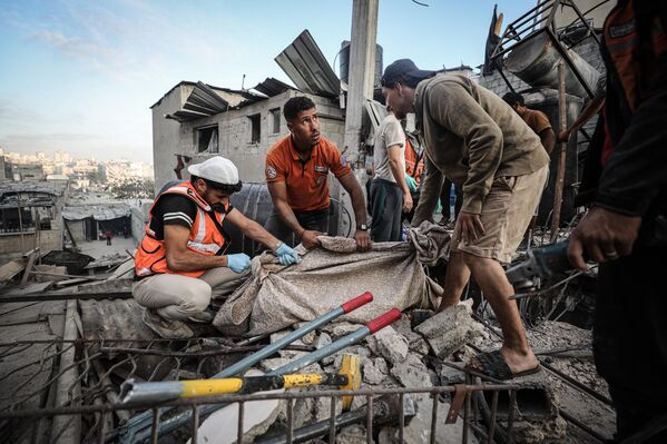 Saldırılar sonucunda çok sayıda kişi yaralanırken, enkaz altında kalanların olduğu bildirildi. - Sputnik Türkiye