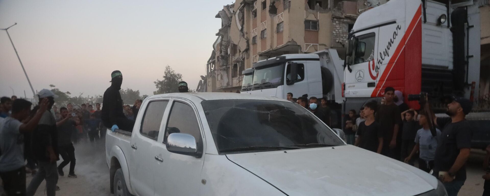 Hamas 2 İsrailli rehinenin cenazesini teslim ediyor - Sputnik Türkiye, 1920, 30.10.2025