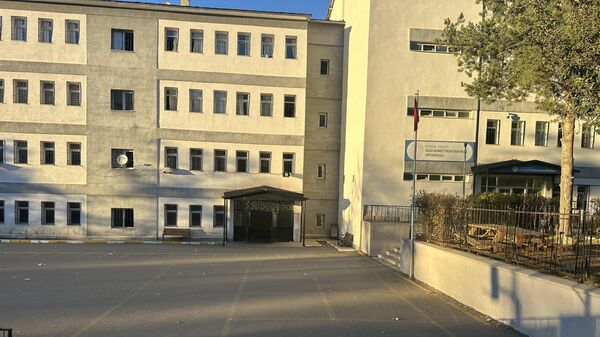 Erzurum'un Yakutiye ilçesindeki Gazi Ahmet Muhtar Paşa Ortaokulu’nda yaşanan yoğunlukta 21 öğrenci yaralandı - Sputnik Türkiye