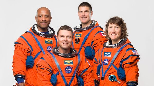 Soldan sağa Artemis 2 ekibi: pilot Victor Glover, kumandan Reid Wiseman ve görev uzmanları Jeremy Hansen ile Christina Koch. (NASA) - Sputnik Türkiye