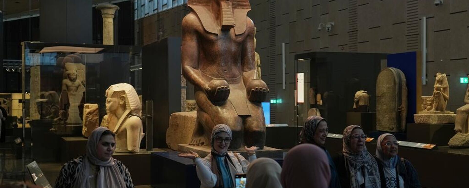 Mısır, Giza’daki Büyük Piramit’in hemen yanındaki Grand Egyptian Museum (GEM) - Sputnik Türkiye, 1920, 01.11.2025