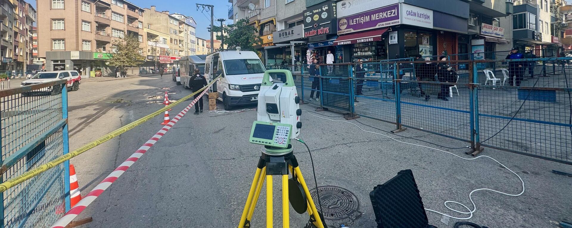 Kocaeli'de çöken binanın bulunduğu bölgede 1000'in üzerinde binada tarama yapılıyor - Sputnik Türkiye, 1920, 03.11.2025