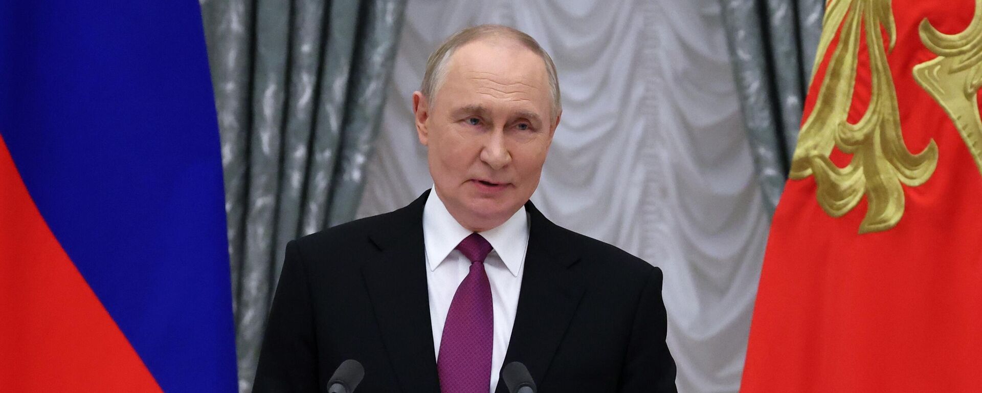 Президент Владимир Путин вручил награды и премии за вклад в укрепление единства российской нации - Sputnik Türkiye, 1920, 06.11.2025
