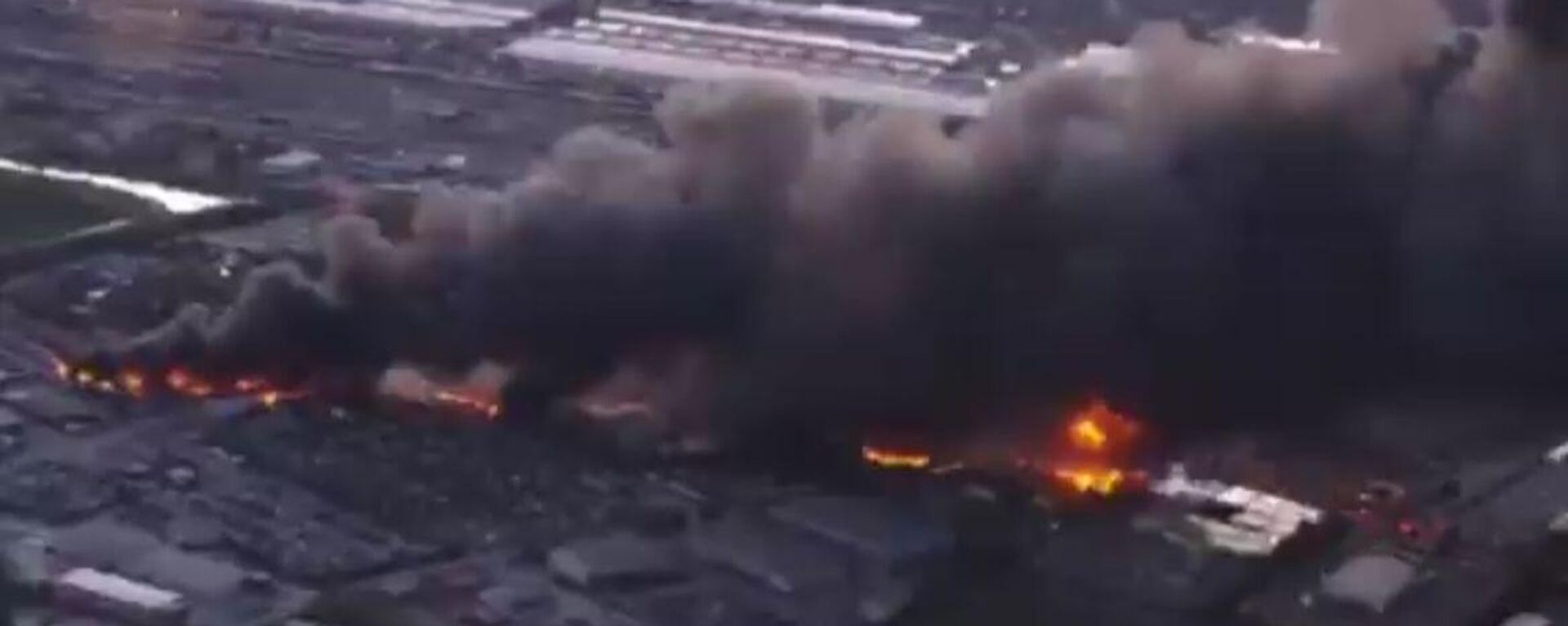 Bir nakliye şirketine ait bir MD-11 kargo uçağı, Kentucky eyaletindeki Louisville havaalanı yakınlarında düştü - Sputnik Türkiye, 1920, 05.11.2025