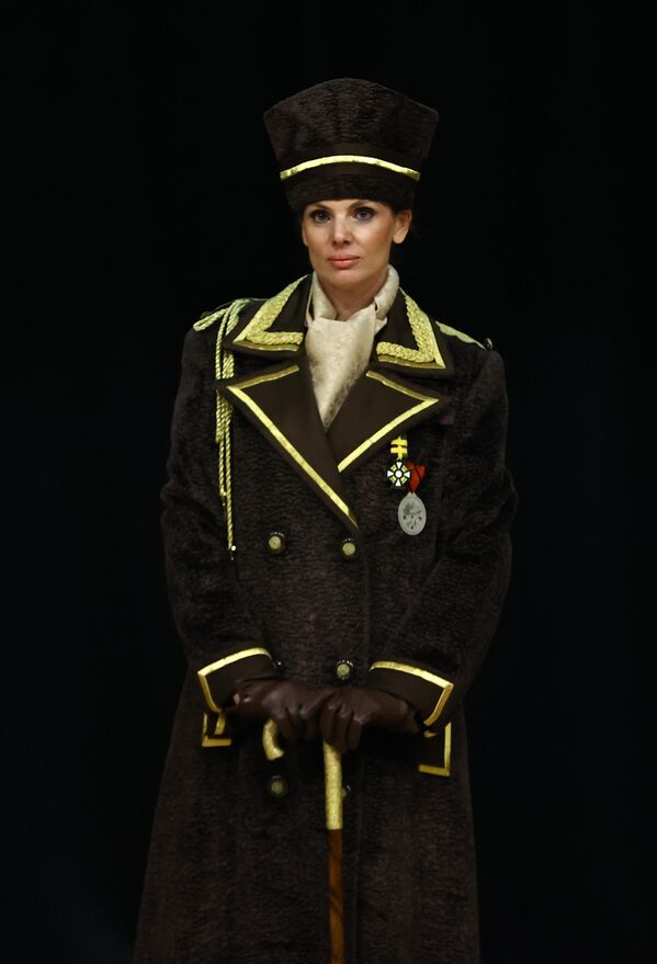 Ayrıca defilede, Atatürk’ün askeri ve sivil giyim tarzları kronolojik sırayla sahnelendi - Sputnik Türkiye