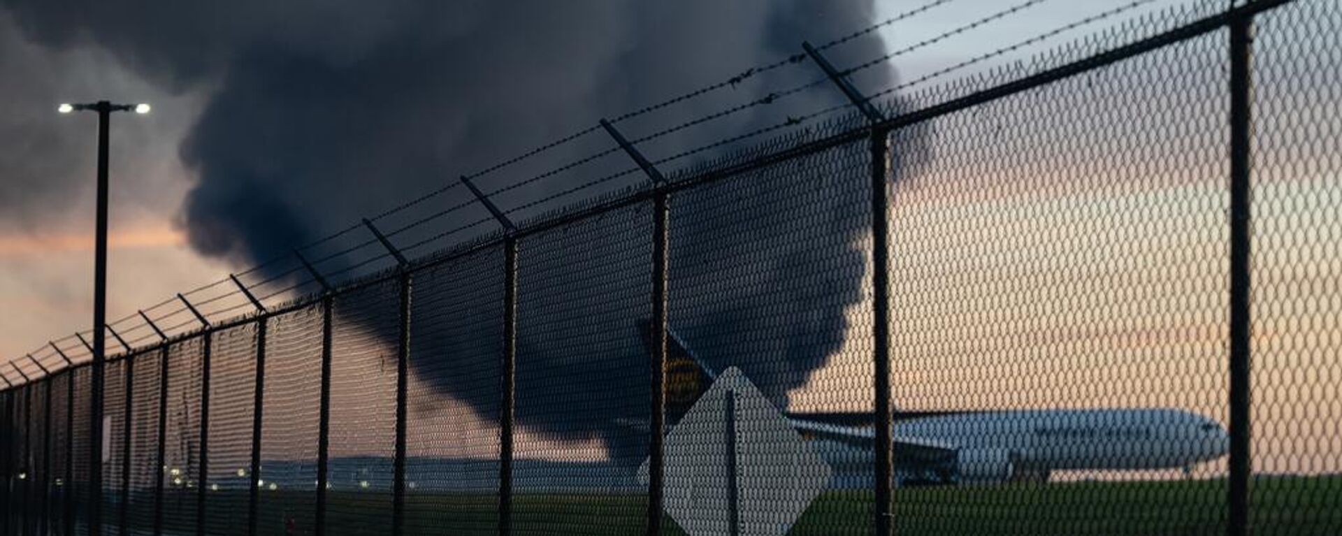 ABD'de kargo uçağı düştü - Sputnik Türkiye, 1920, 05.11.2025