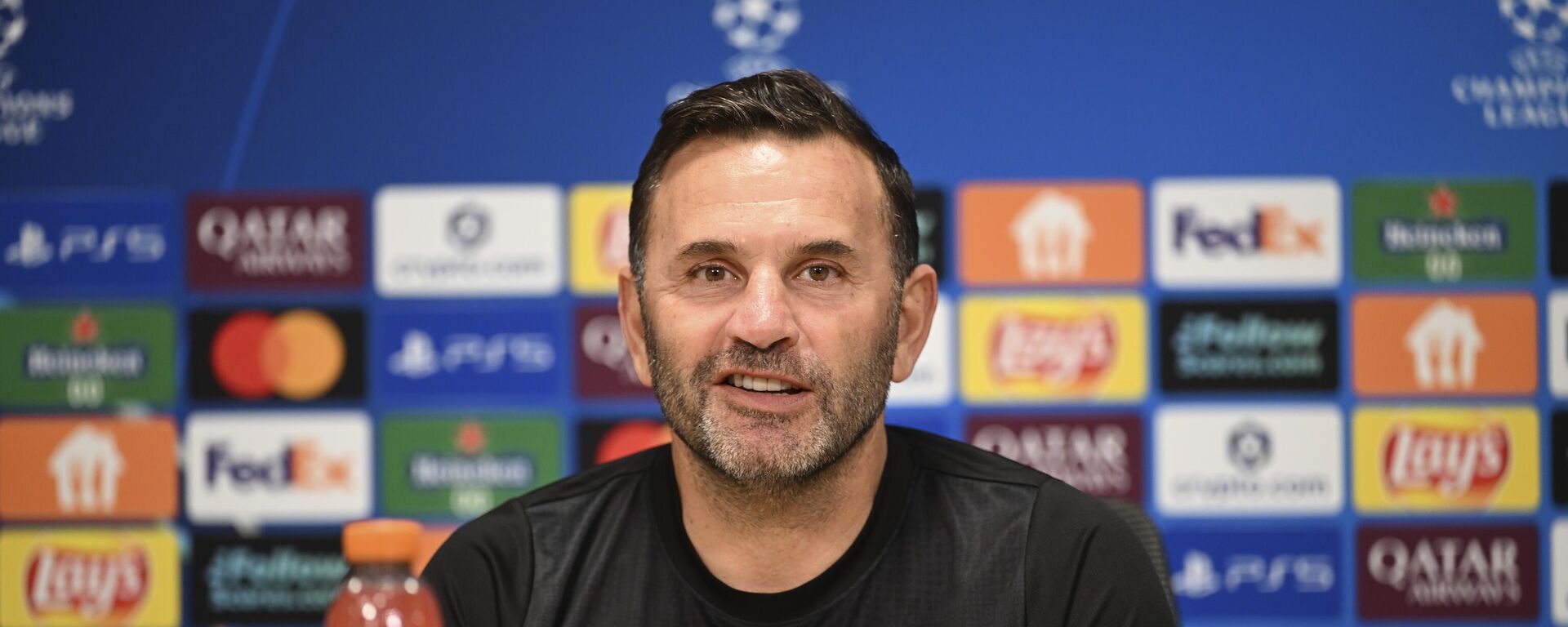 Okan Buruk - Sputnik Türkiye, 1920, 05.11.2025