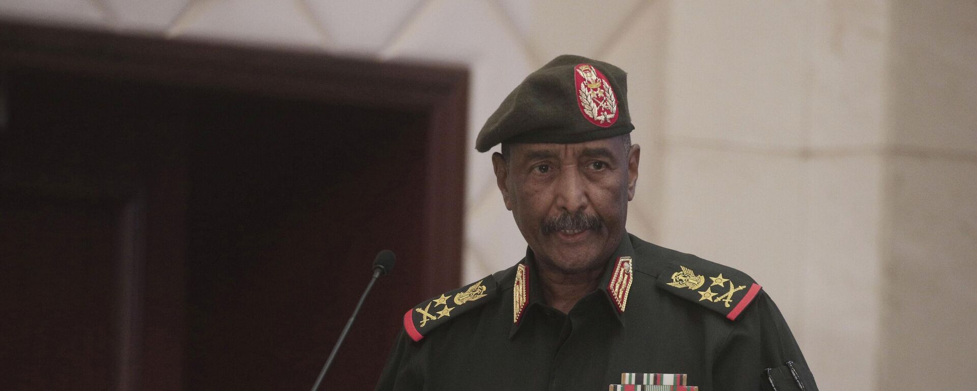 Sudan's Army chief Gen. Abdel-Fattah Burhan speaks following the signature of an initial deal aimed at ending a deep crisis caused by last year's military coup, in Khartoum, Sudan, Dec. 5, 2022 - Sputnik Türkiye, 1920, 05.11.2025