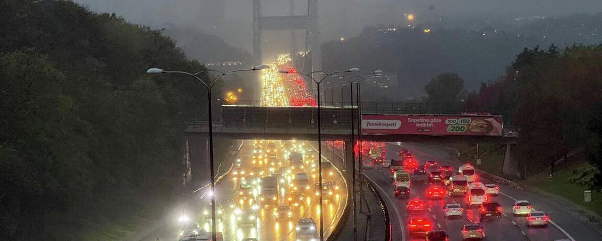 İstanbul'da trafik yoğunluğu  - Sputnik Türkiye, 1920, 08.12.2025