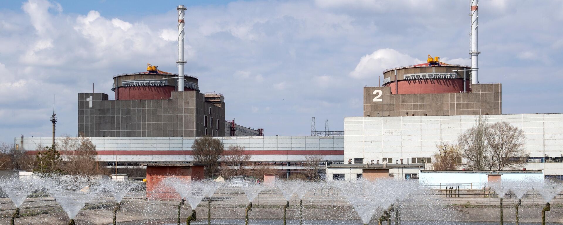 Охладительные бассейновые установки на Запорожской АЭС в Энергодаре - Sputnik Türkiye, 1920, 06.11.2025