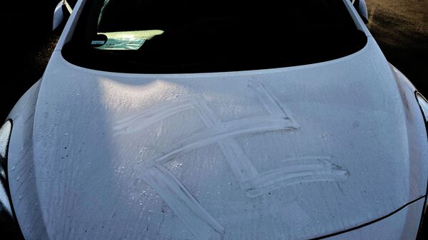 Almanya'da arabalara gamalı haç çizildi - Sputnik Türkiye