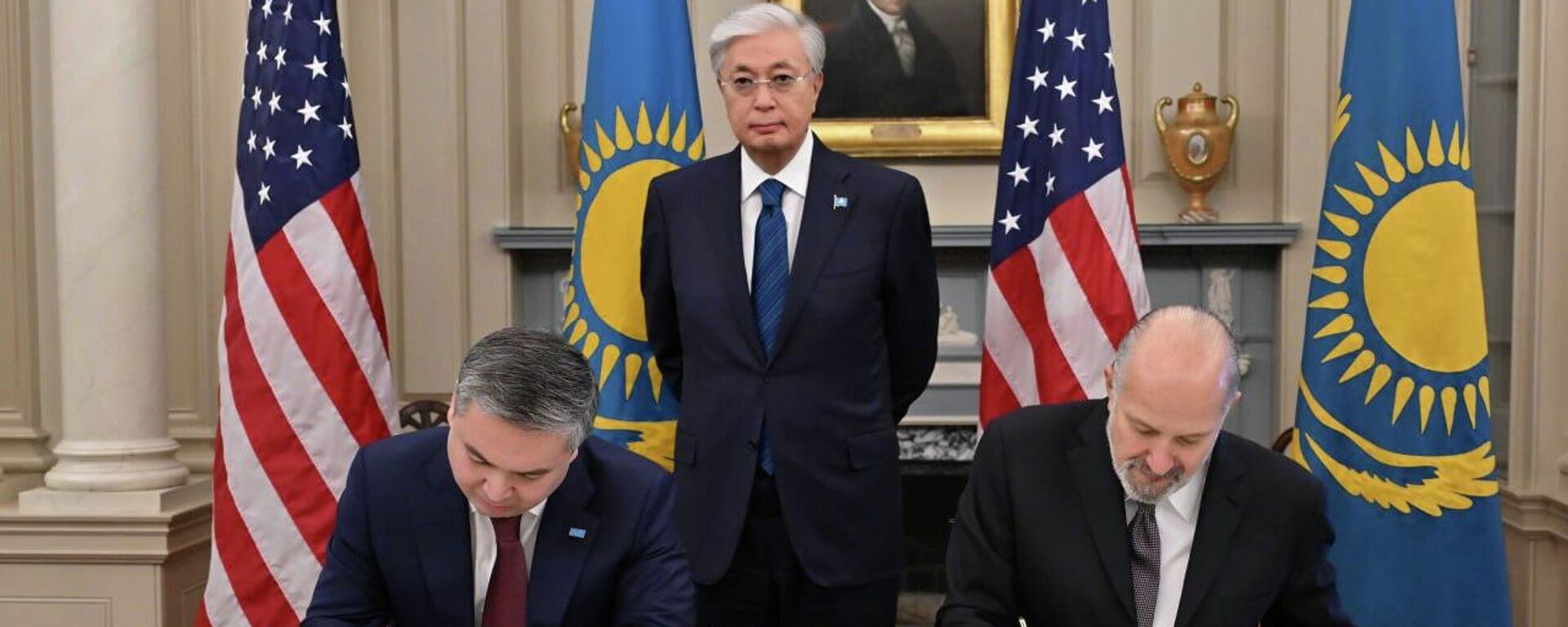  Kazakistan ve ABD arasında, Cumhurbaşkanı Tokayev'in huzurunda, kritik mineraller alanında işbirliğine yönelik bir Mutabakat Zaptı imzalandı. - Sputnik Türkiye, 1920, 06.11.2025