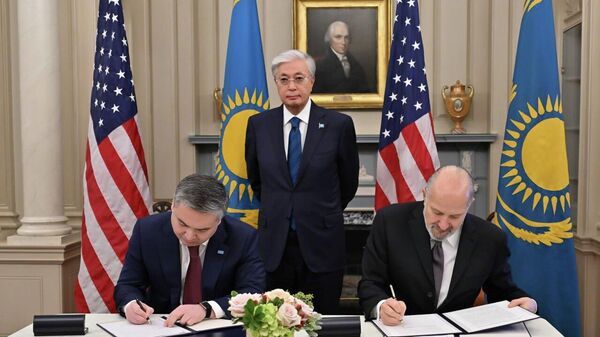  Kazakistan ve ABD arasında, Cumhurbaşkanı Tokayev'in huzurunda, kritik mineraller alanında işbirliğine yönelik bir Mutabakat Zaptı imzalandı. - Sputnik Türkiye