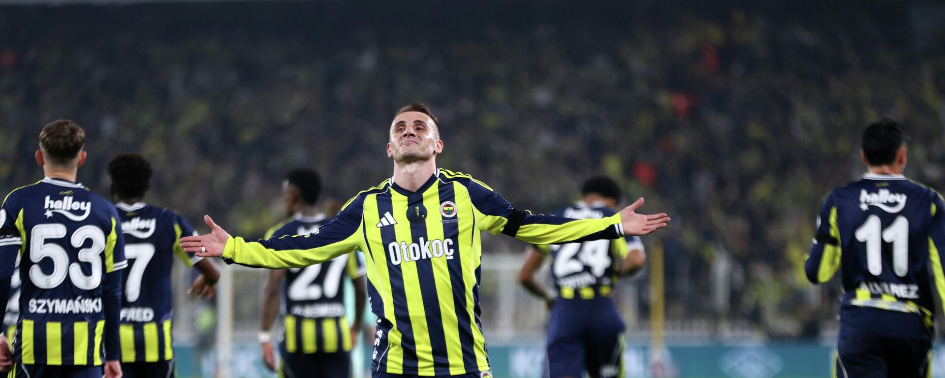 Trendyol Süper Lig'in 12. haftasında Fenerbahçe ile Zecorner Kayserispor takımları Chobani Stadı'nda karşılaştı - Sputnik Türkiye, 1920, 09.11.2025