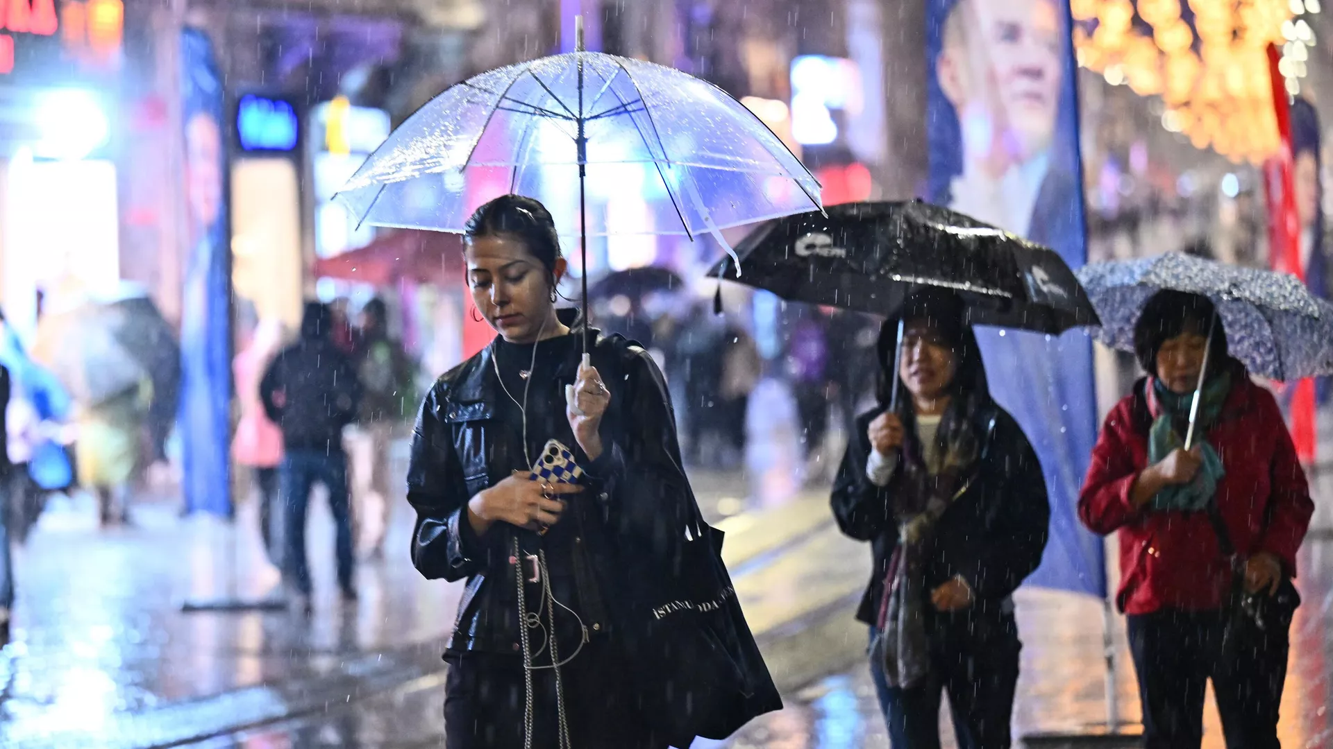 İstanbul'a sağanak yağış uyarısı - Sputnik Türkiye, 1920, 10.11.2025