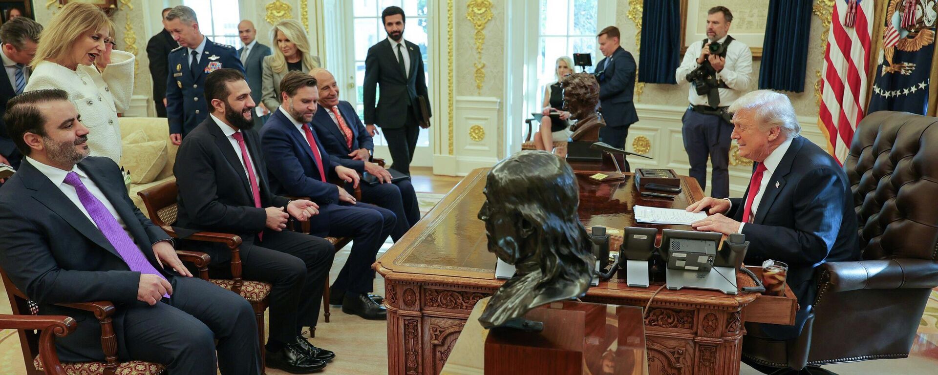 ABD Başkanı Donald Trump, Suriye Cumhurbaşkanı Ahmed Şara ile Beyaz Saray'da bir araya geldi - Sputnik Türkiye, 1920, 10.11.2025