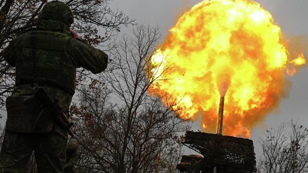 Боевая работа самоходной пушки 2С7 Пион группировки Запад - Sputnik Türkiye