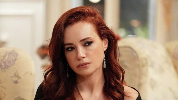 Özgü Namal sosyal medya  - Sputnik Türkiye