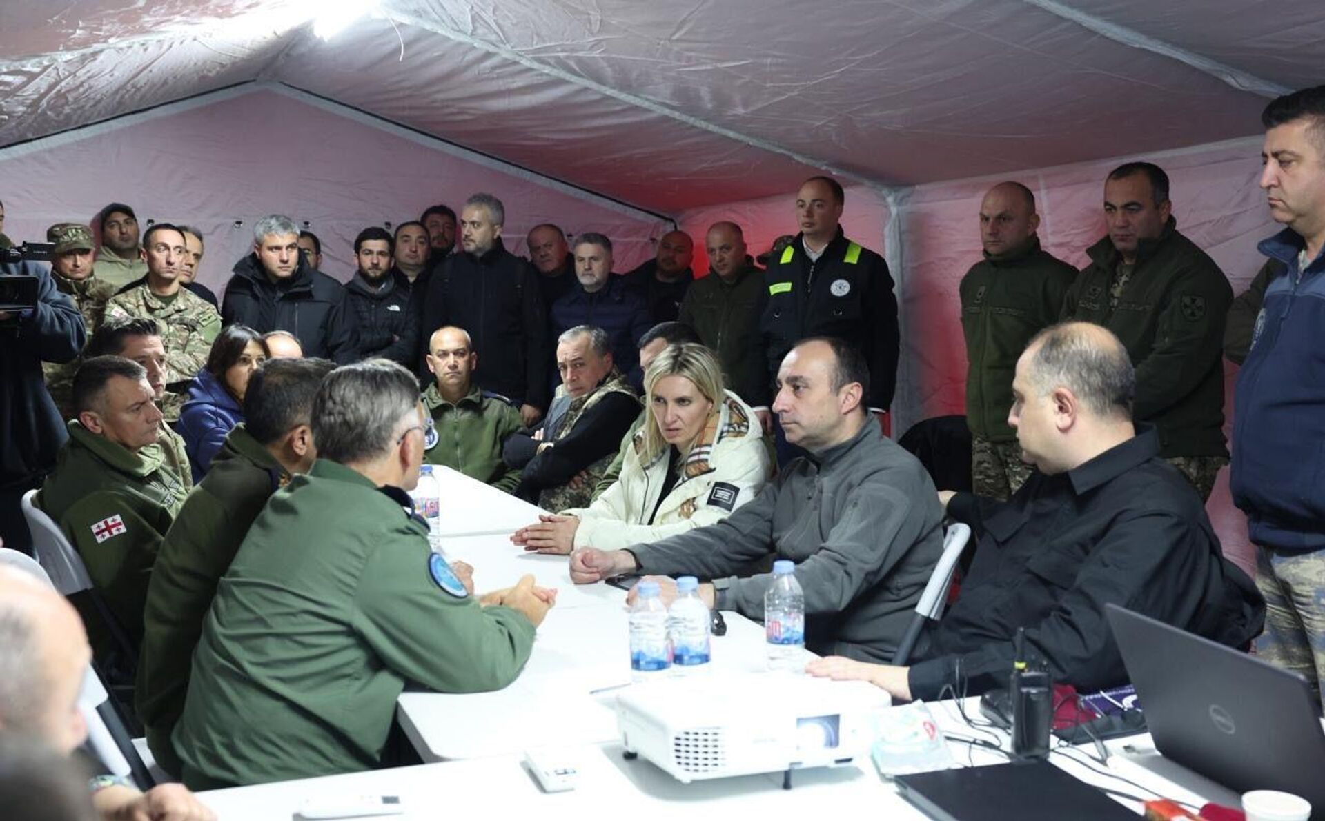 MSB; Gürcistan'da düşen C-130 tipi askeri kargo uçağı için arama kurtarma ekibinin çalışmalarını sürdürdüğünü bildirdi - Sputnik Türkiye, 1920, 12.11.2025