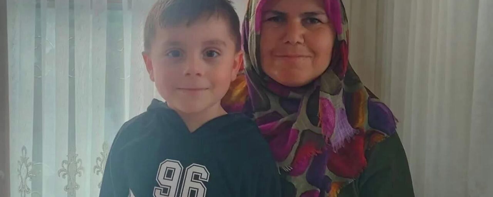 Anne Huriye Helvacı ile oğlu Osman Helvacı - Sputnik Türkiye, 1920, 10.12.2025