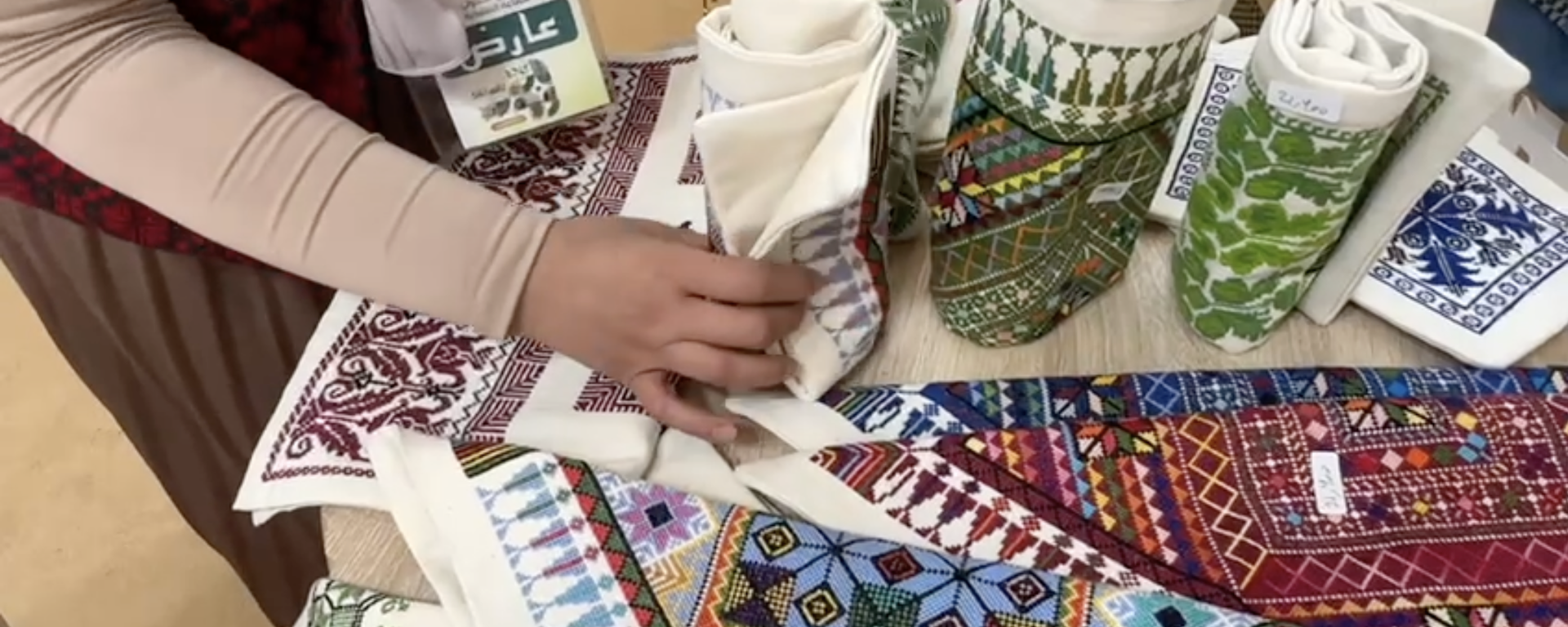 Filistinli nakışçı Sputnik’e konuştu: İsrail sürekli olarak kültürel kodumuzu gasp etmeye çabalıyor - Sputnik Türkiye, 1920, 13.11.2025