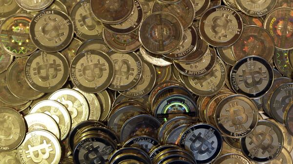 This April 3, 2013, file photo shows bitcoin tokens in Sandy, Utah. Unidentified hackers broke into the Twitter accounts of technology moguls, politicians, celebrities and major companies Wednesday, July 15, 2020, in an apparent Bitcoin scam - Sputnik Türkiye
