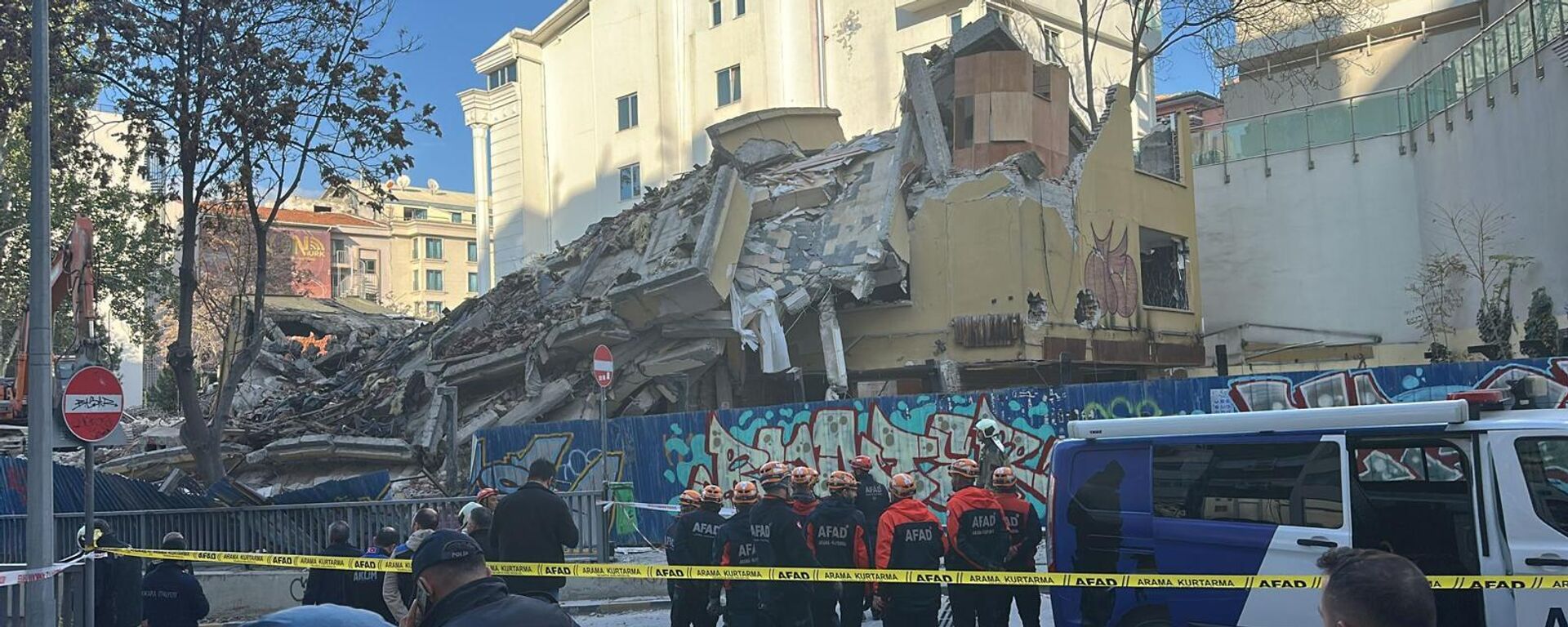 Ankara'da yıkılan bina - Sputnik Türkiye, 1920, 13.11.2025