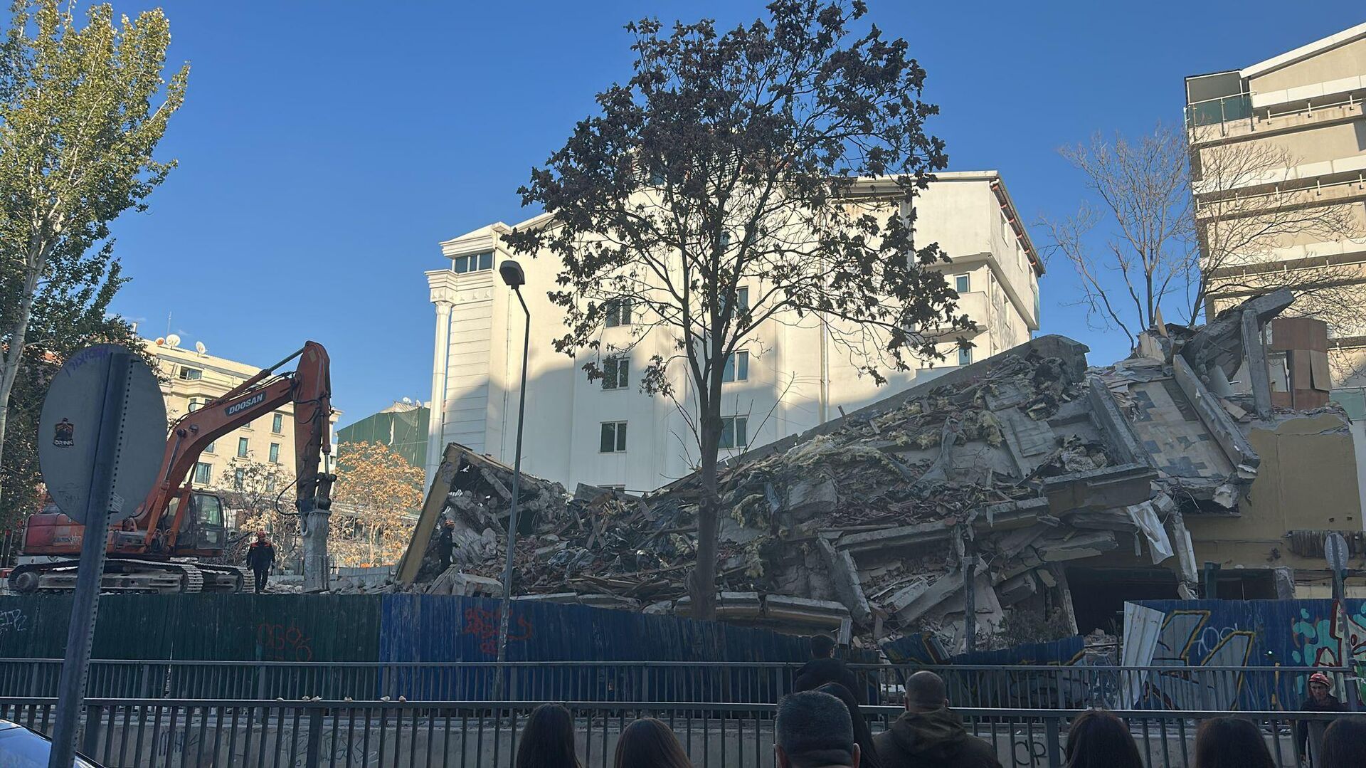 Ankara'da bina çöktü - Sputnik Türkiye, 1920, 13.11.2025