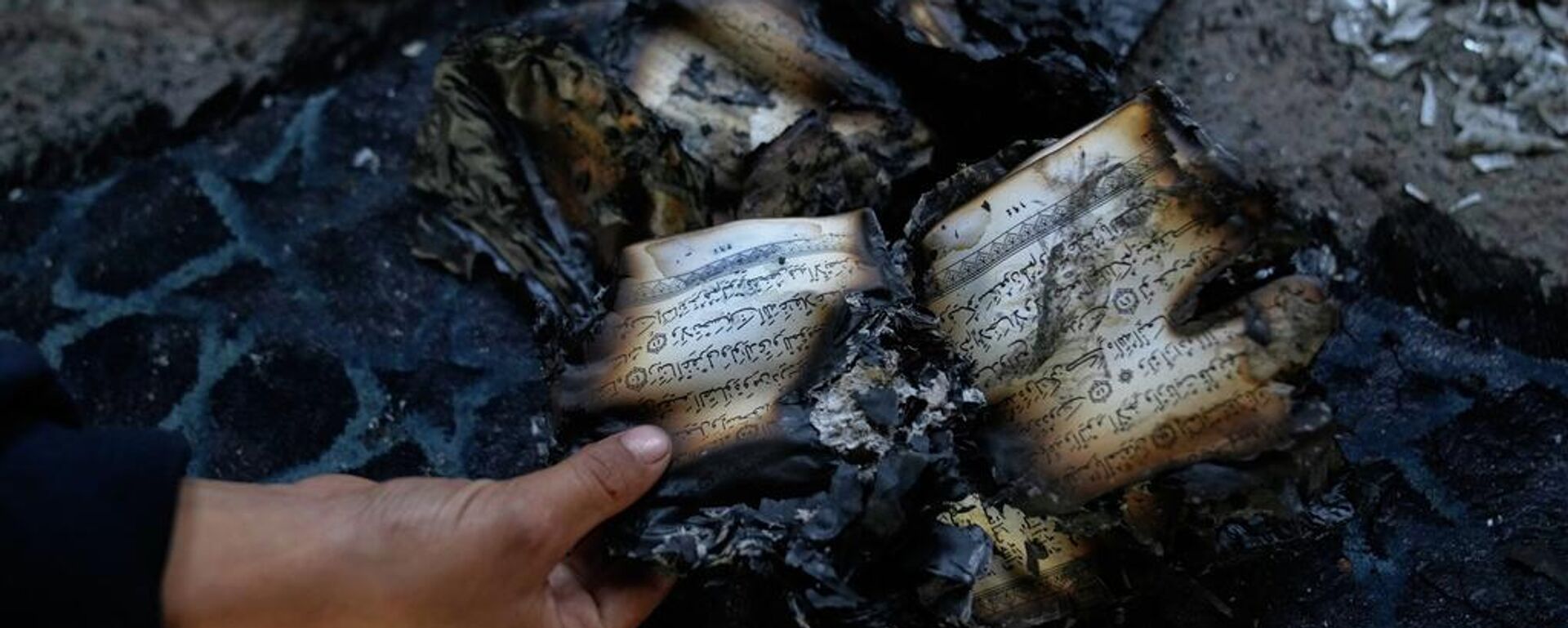 İsrailli yerleşimciler Batı Şeria'da cami yaktı - Sputnik Türkiye, 1920, 13.11.2025