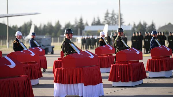 Düşen C130 tipi askeri kargo uçağında şehit olan askerler için, Mürted Hava Meydan Komutanlığı'nda tören düzenlendi - Sputnik Türkiye