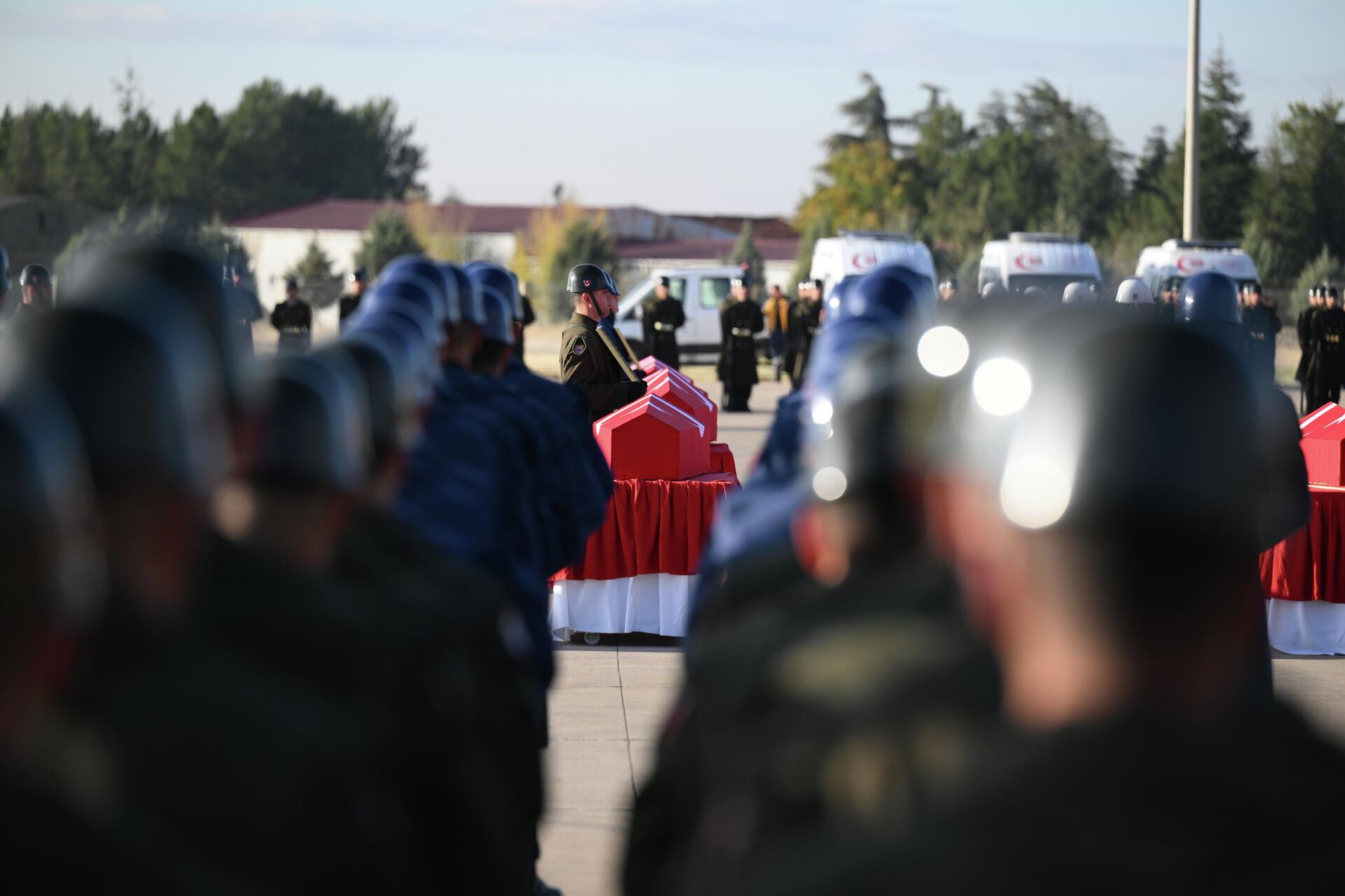 Düşen C130 tipi askeri kargo uçağında şehit olan askerler için, Mürted Hava Meydan Komutanlığı'nda tören düzenlendi - Sputnik Türkiye, 1920, 14.11.2025