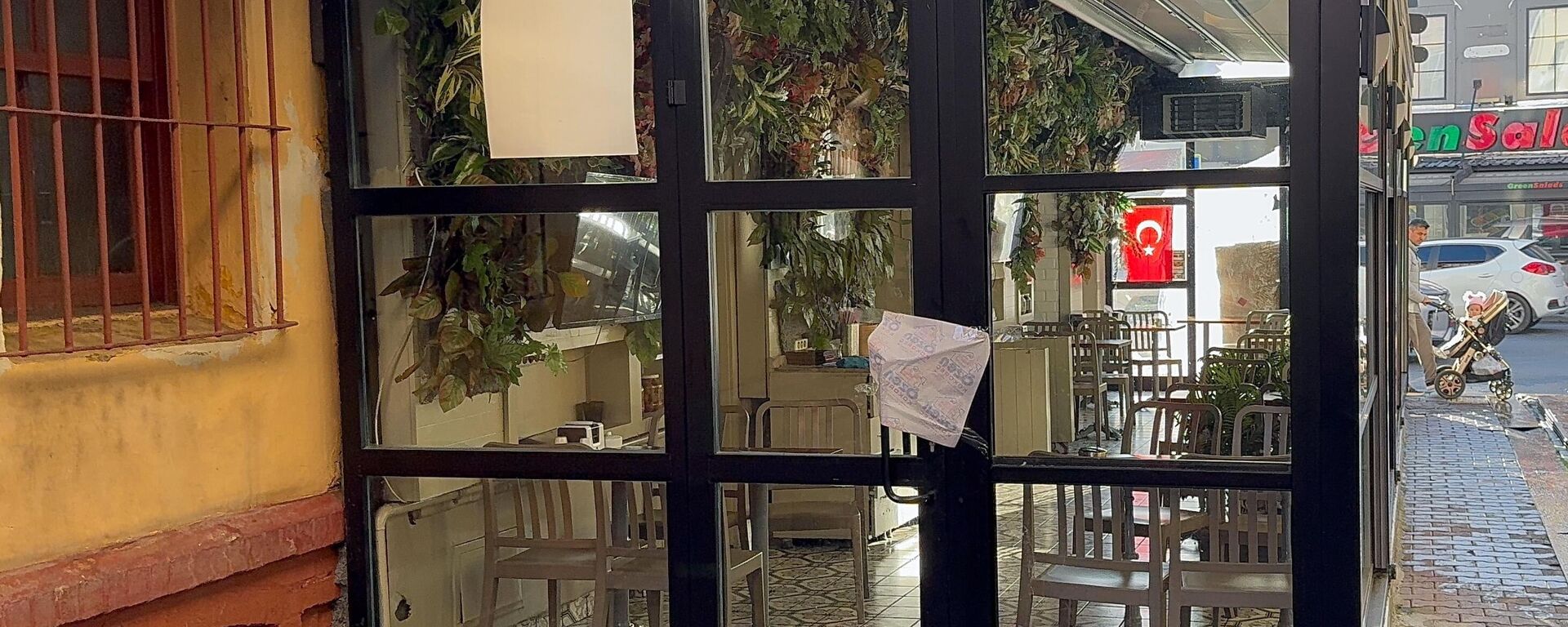 Fatih'te gıda zehirlenmesi şüphesiyle vefat eden 2 çocuğun annesi de hayatını kaybetti
 - Sputnik Türkiye, 1920, 15.11.2025