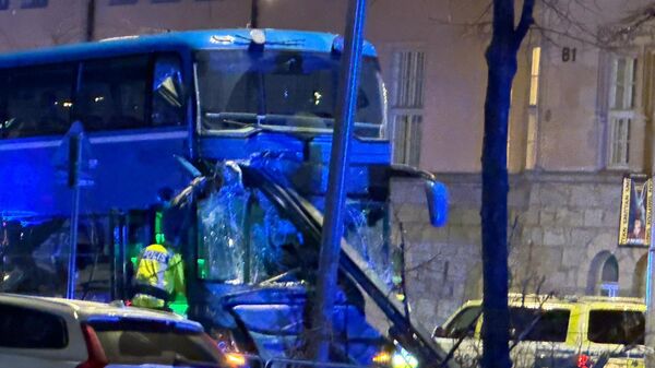  Stockholm'de otobüs durağa çarptı - Sputnik Türkiye