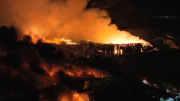 Arjantin’de sanayi bölgesinde art arda patlamalar: Alevler 20 metreyi aştı, 20 yaralı - Sputnik Türkiye