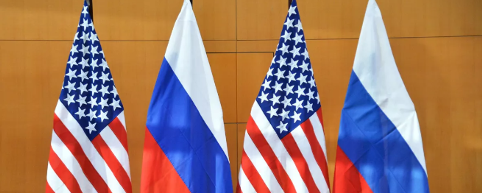 Rusya-ABD bayrakları - Sputnik Türkiye, 1920, 19.11.2025